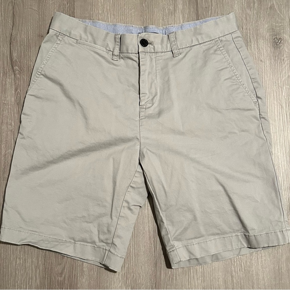 Tommy Hilfiger Shorts Mens 31 Beige Solid 9" Inseam Casual The Flex Chino NWT